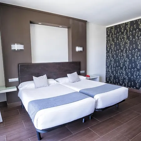 Alda Carril 4* فيلاغارثيا دي أروزا